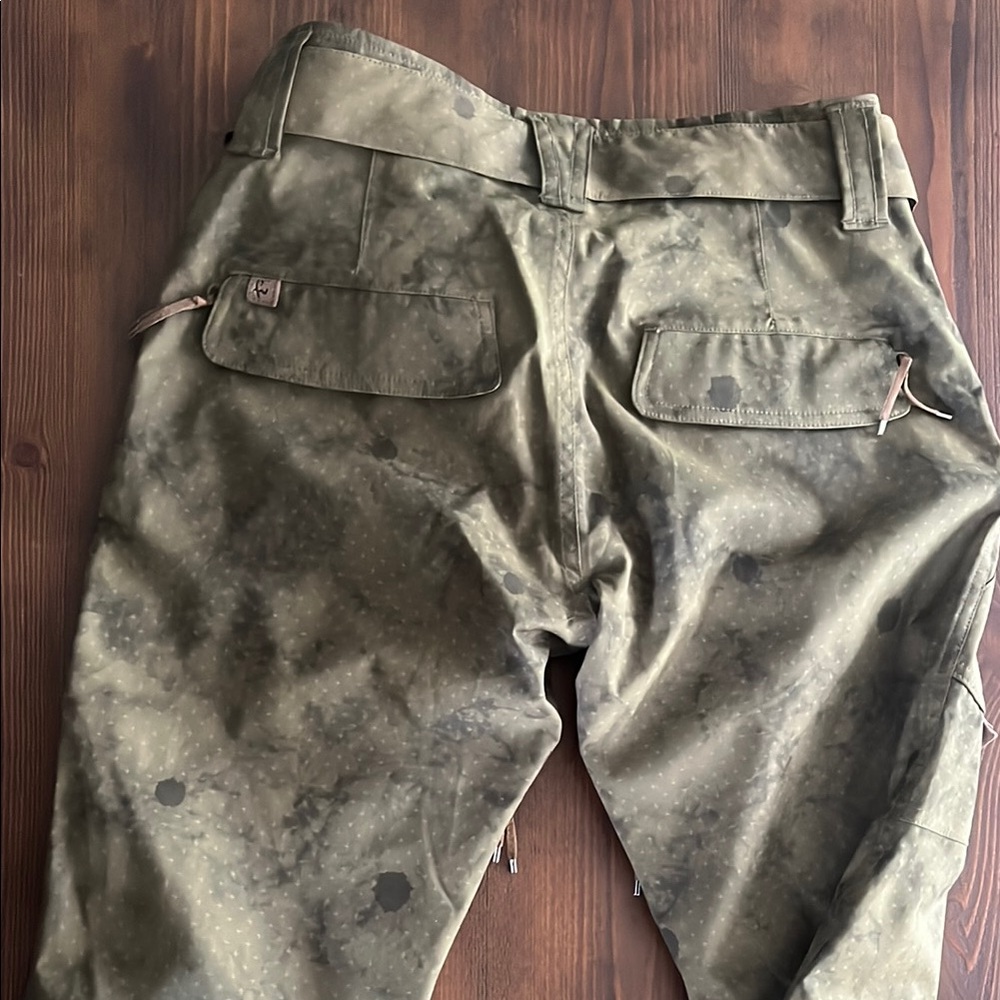 Holden Ski/snowboarding pants w/leather trim - Picture 16 of 16